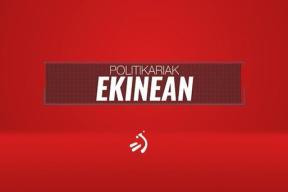 POLITIKARIAK EKINEAN